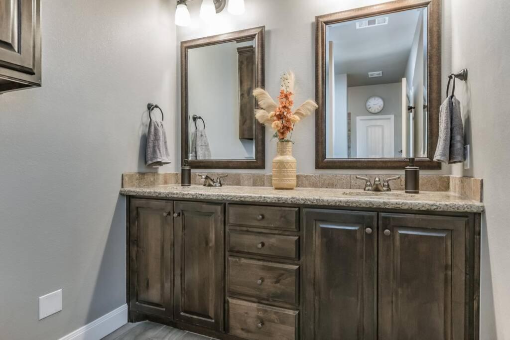 Cheerful 3 Bedroom Home, King Bed, 10 Min From Palo Duro Canyon, Fireplace, Washer Dryer Eksteriør bilde